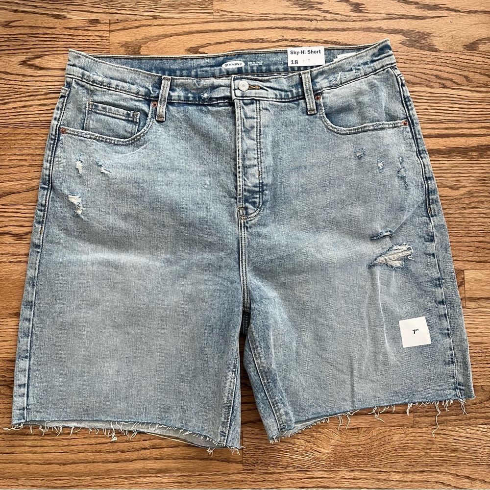 OLD NAVY Button Fly Sky Hi Extra High Rise Jean Shorts  Plus Size 18 Inseam 7”